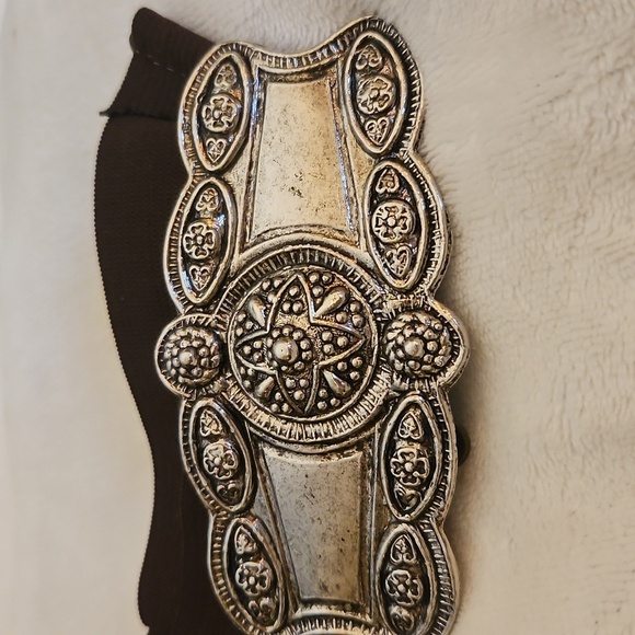 Vintage 1970s-1980s Ornate Floral Metal Buckle Brown Stretch Belt - Picture 3 of 8